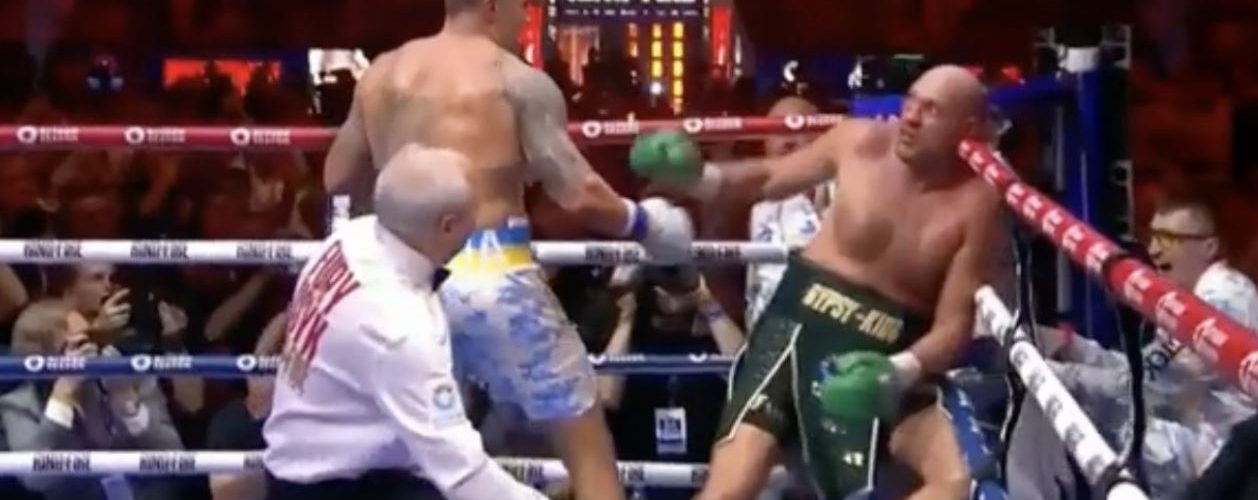 Oleksandr Usyk defeats Tyson Fury (Highlights)